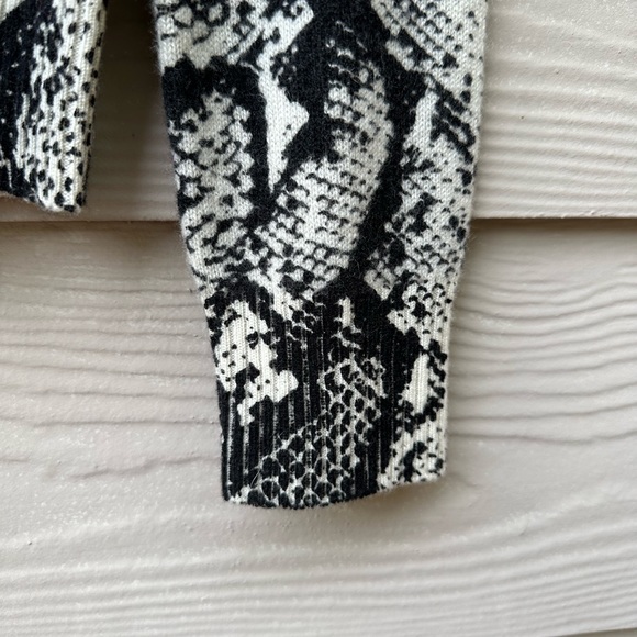 Bloomingdale’s Aqua Snake Print Cashmere Sweater - Picture 10 of 12